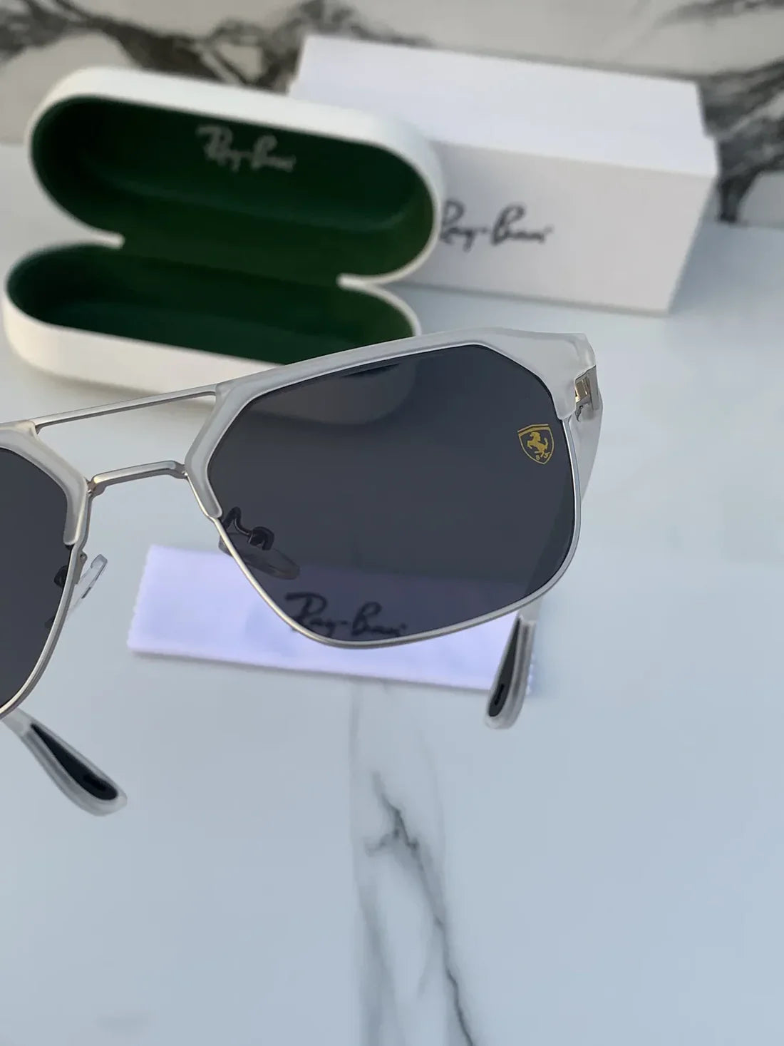 Latest Fancy All Season Special Ray Ban RB Aviator Trending Hot Favorite Fashionable Sunglass For Unisex.