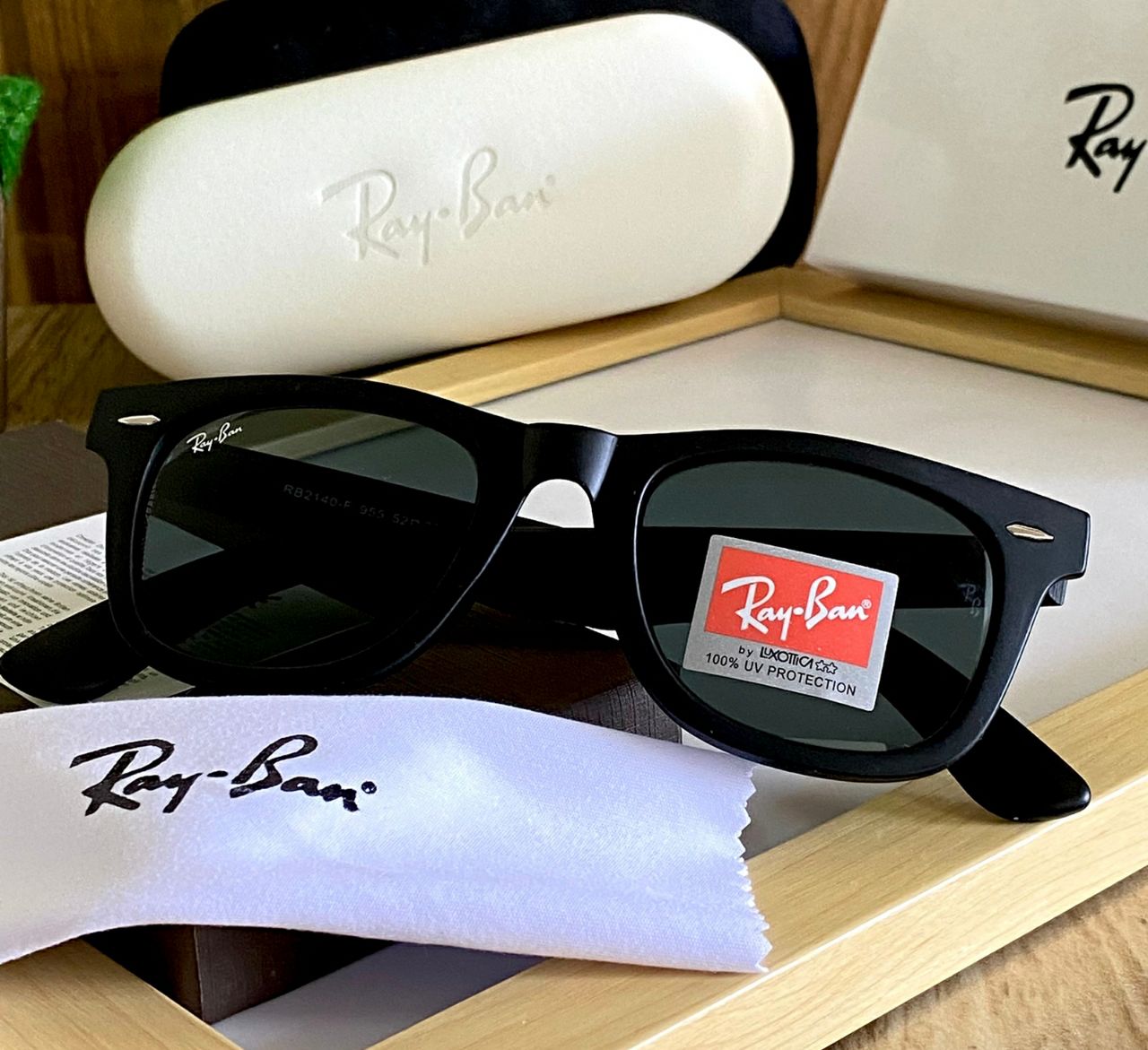 Latest Fancy All Season Special Ray Ban RB Wayfarer Trending Hot Favorite Fashionable Sunglass For Unisex.