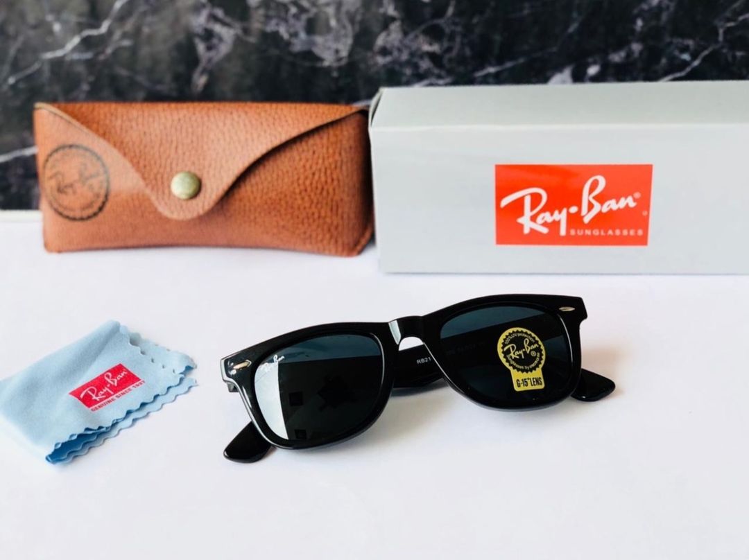 RAY-BAN Black & Black Wayfarer Trendy Hot Favourite Wintage Sunglass For Unisex.